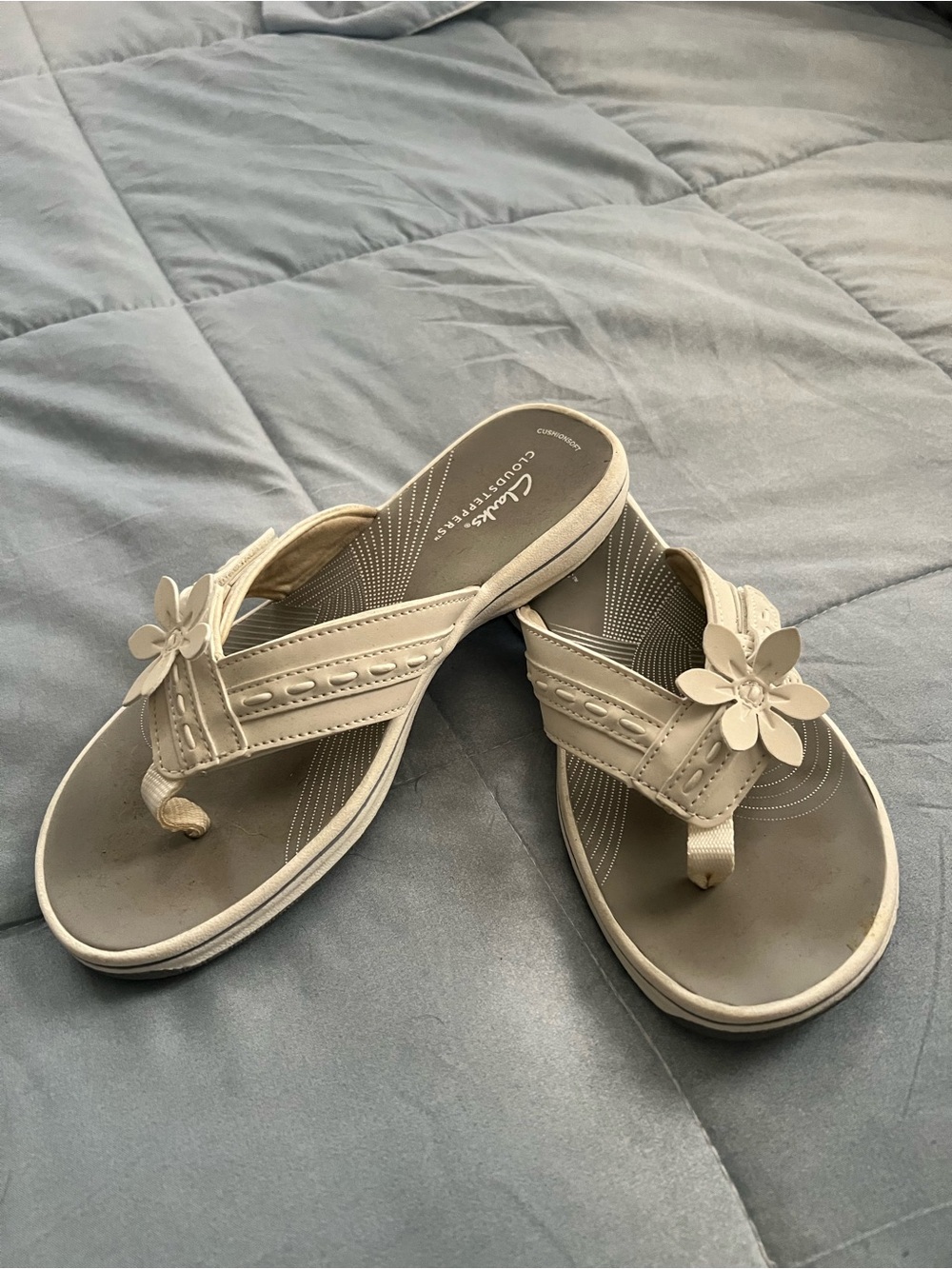 Clarks Cream Floral Thong Sandals